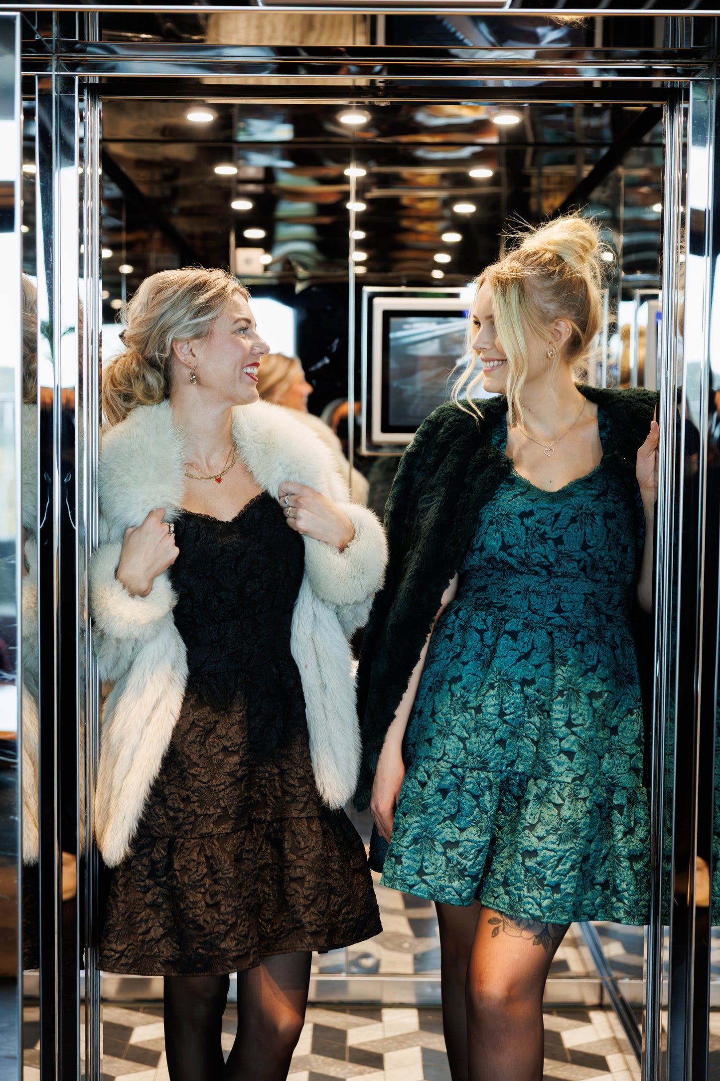 By Lien Celebrate Bow Kjole - Sort