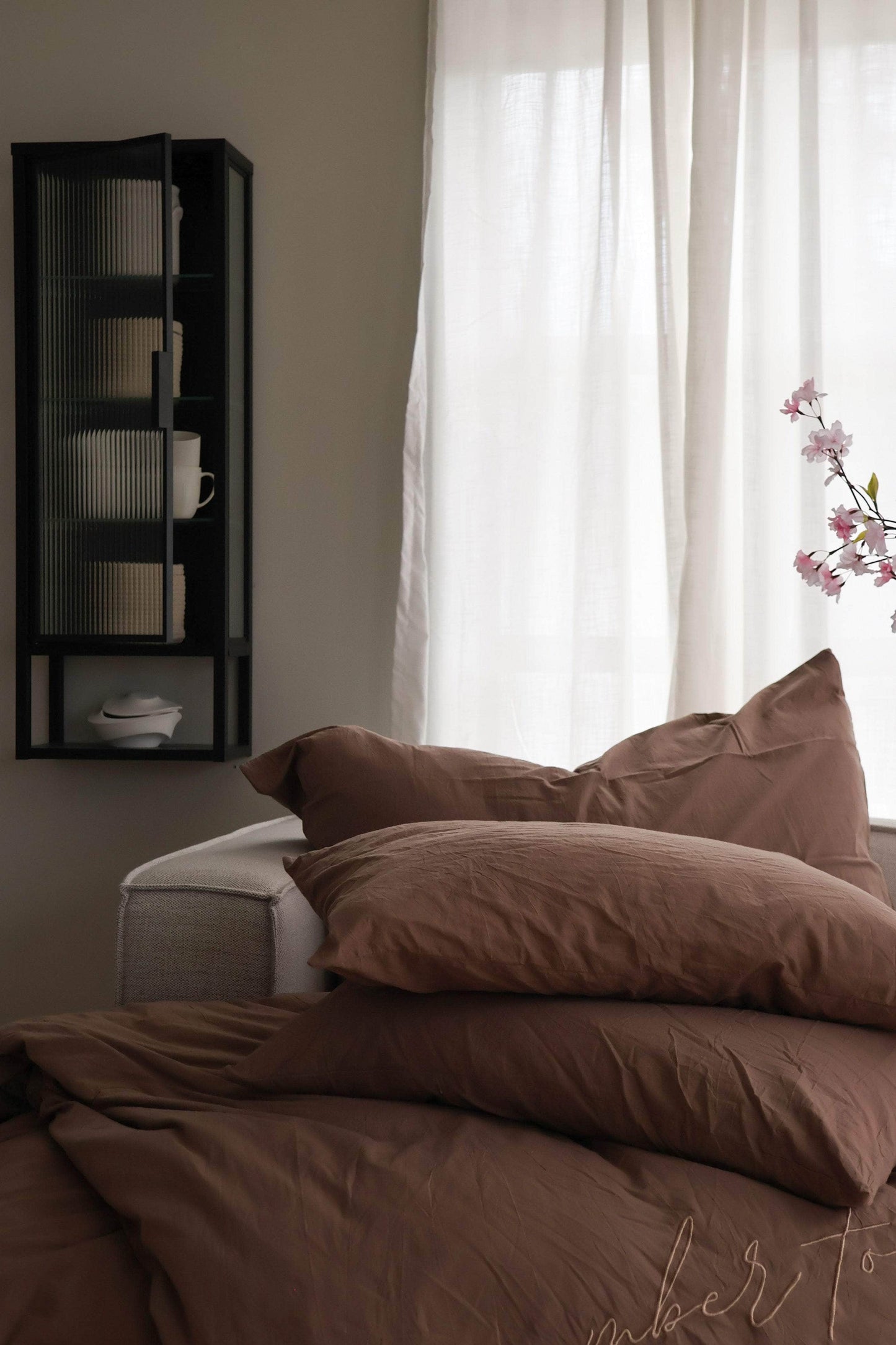 By Lien Delicate Sengesett 200x220 - Oxford Tan