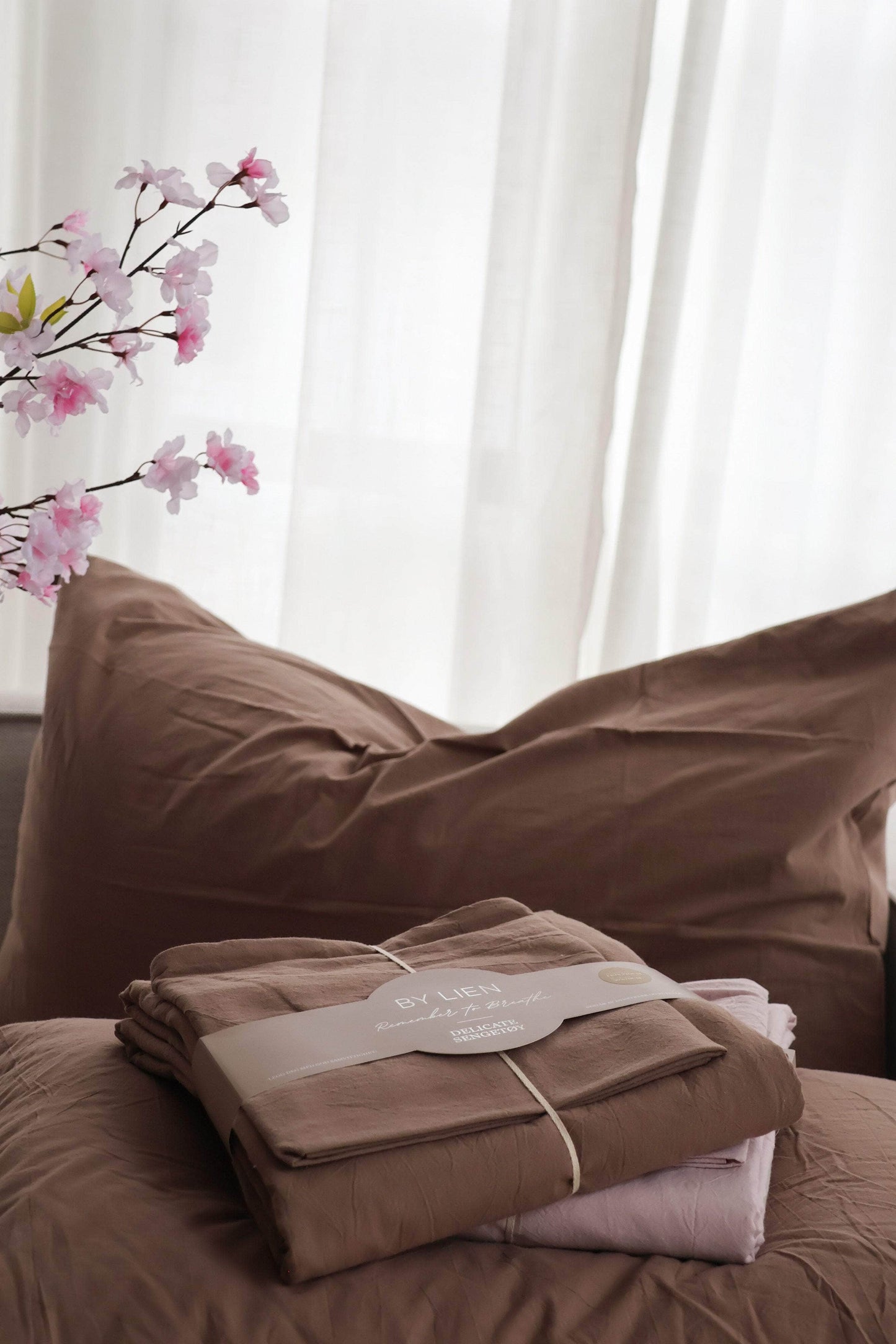By Lien Delicate Sengesett 200x220 - Oxford Tan