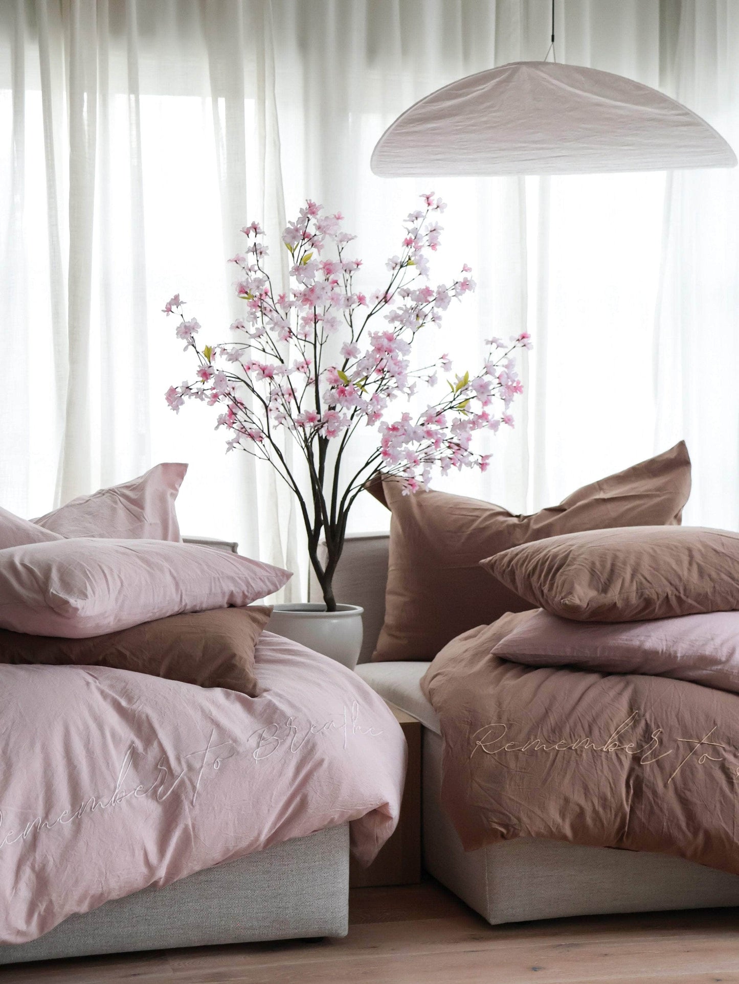 By Lien Delicate Sengesett 200x220 - Oxford Tan