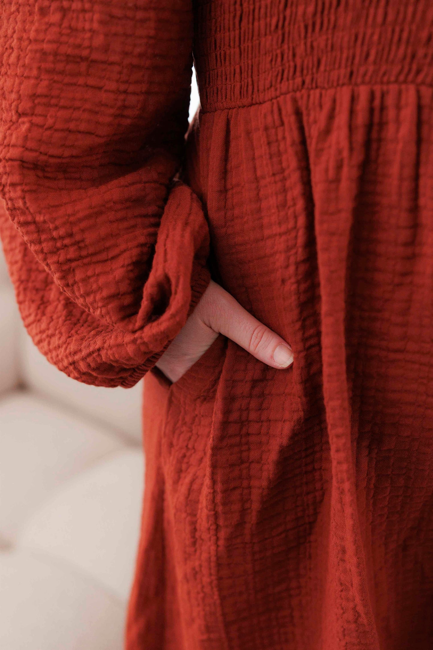 ByLien-Shop Meditate Musselin Smock Kjole - Fired Brick