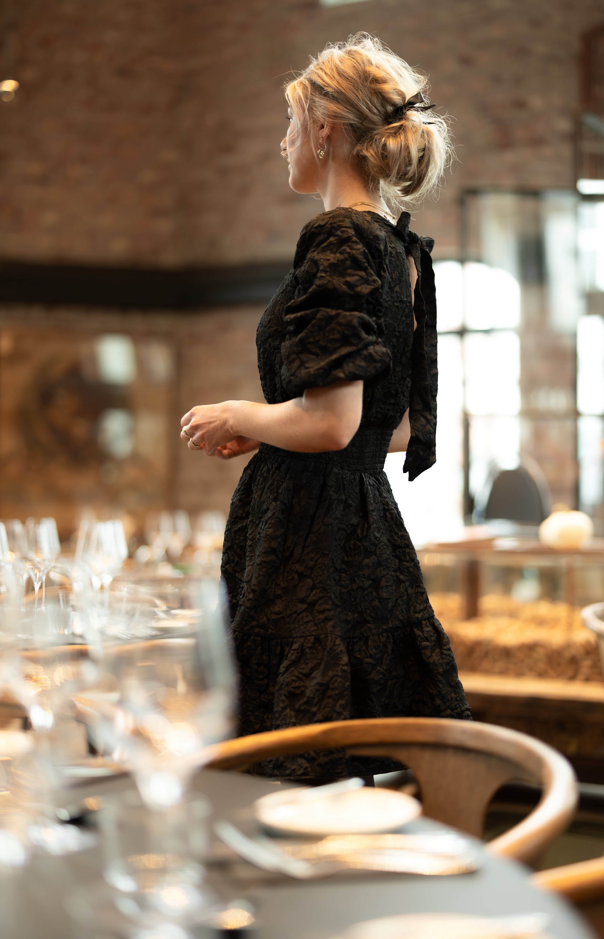 By Lien Celebrate Bow Kjole - Sort