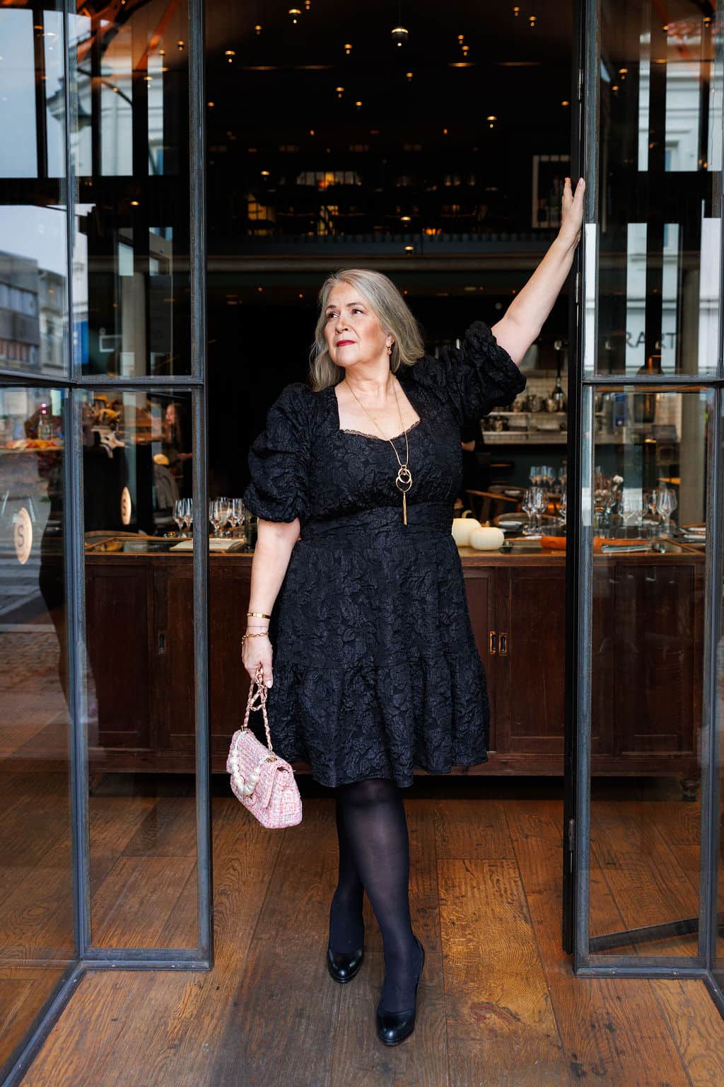 By Lien Celebrate Bow Kjole - Sort