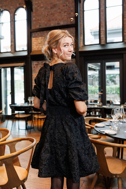 By Lien Celebrate Bow Kjole - Sort