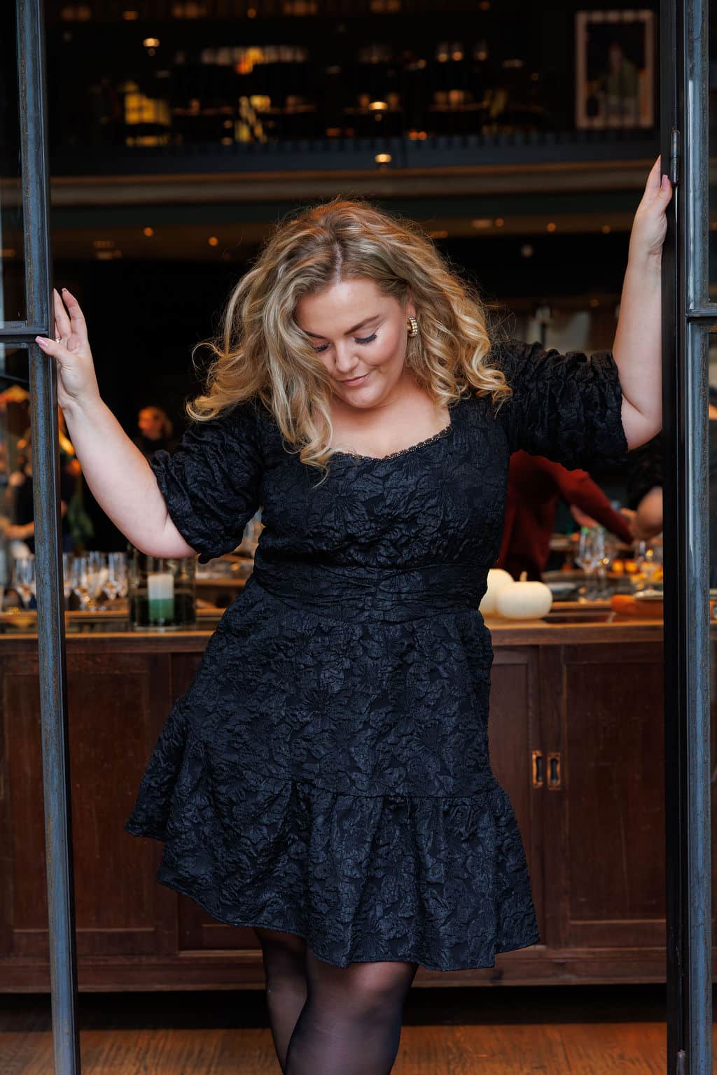 By Lien Celebrate Bow Kjole - Sort