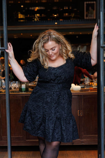 By Lien Celebrate Bow Kjole - Sort