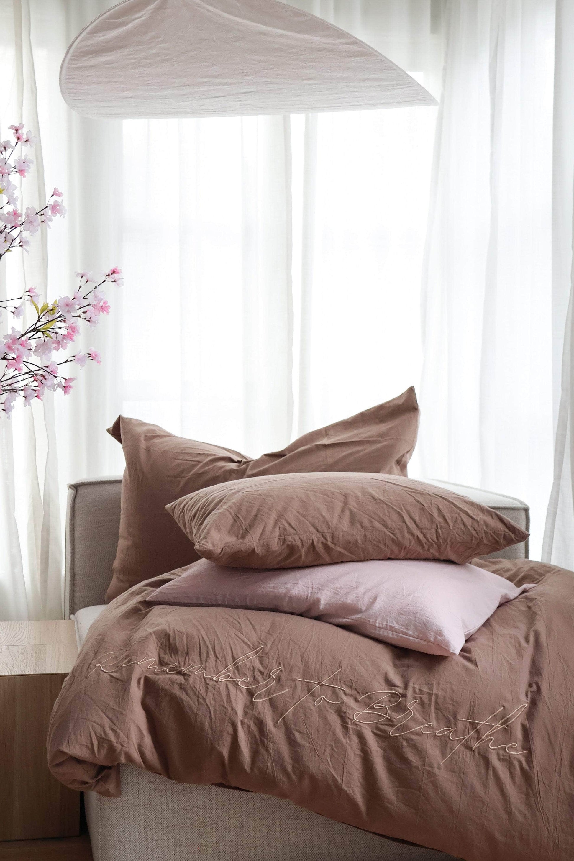 By Lien Delicate Sengesett 200x220 - Oxford Tan