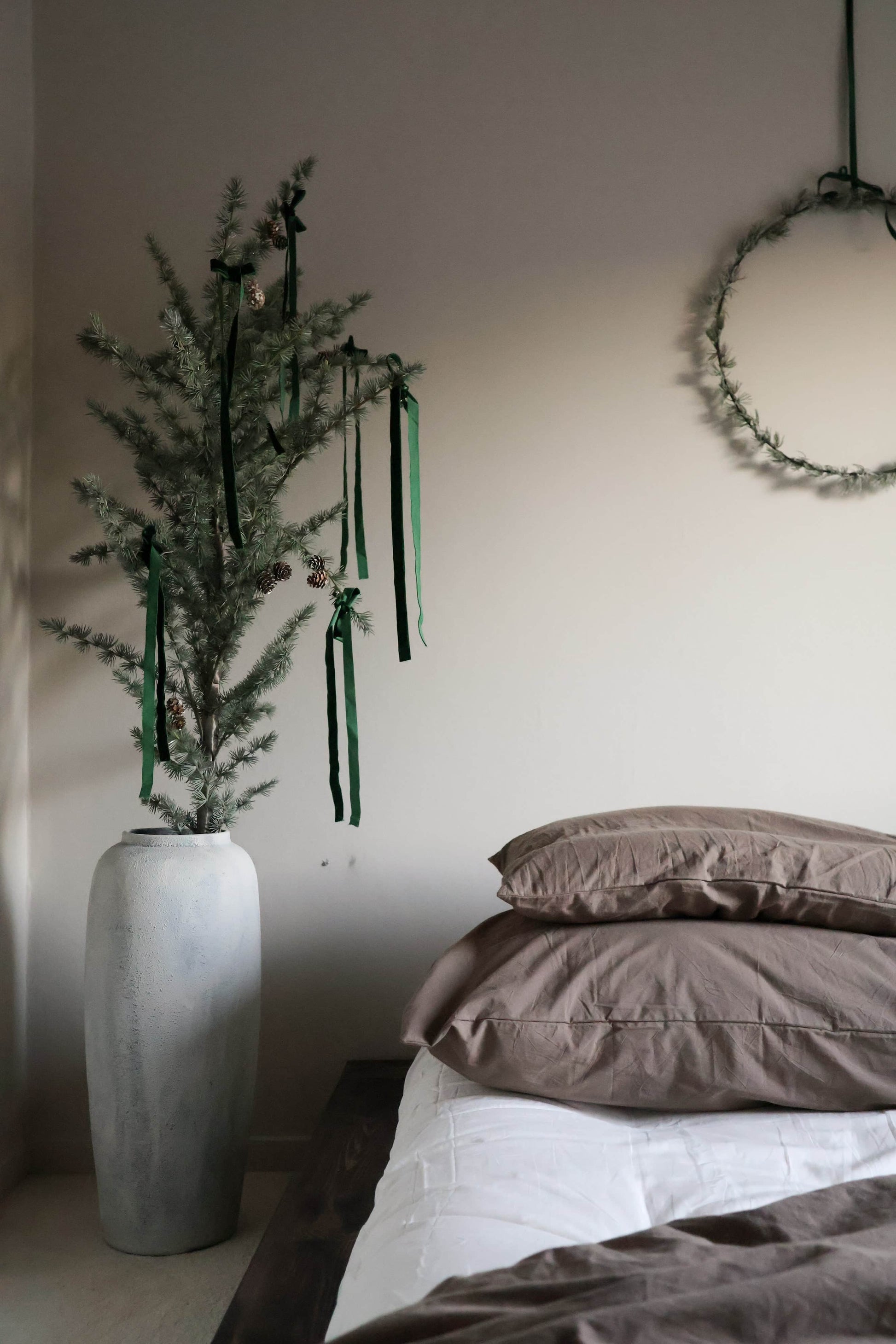 By Lien Delicate Sengesett 200x220 - Walnut