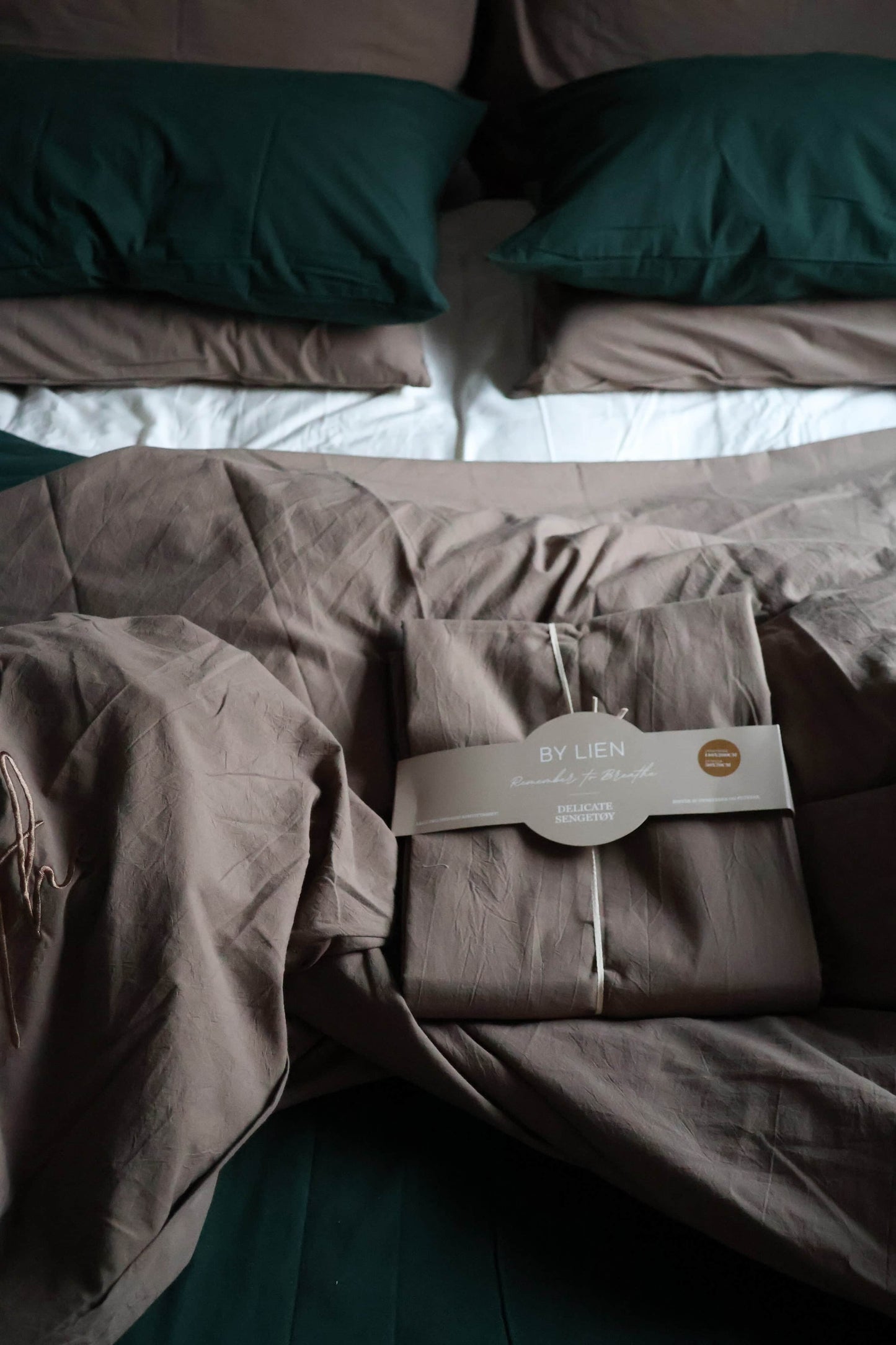 By Lien Delicate Sengetøy 140x200 - Walnut