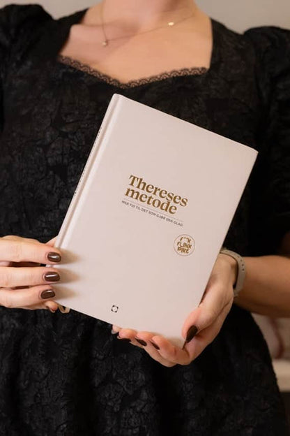 By Lien Morsdagspakke: Kimono, toalettmappe og Thereses Metode
