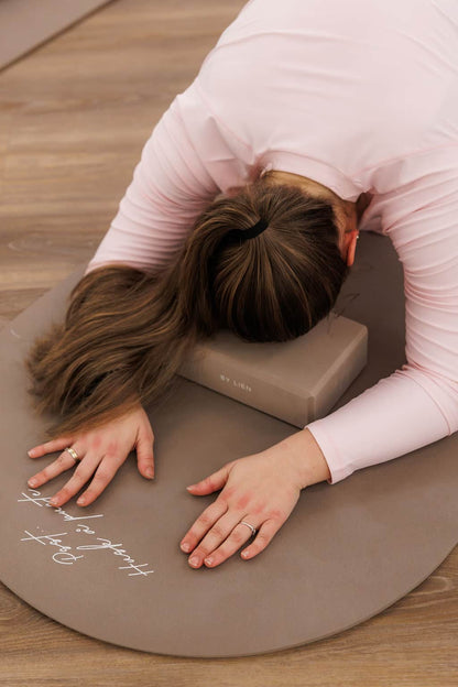 By Lien Namaste Yogablokker & Yogamatte - inkl treningsprogram (spar 150,-)