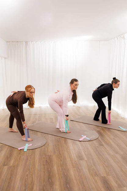 Myk og stabil yogamatte i nordisk design for rolig yogapraksis