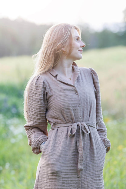 ByLien-Shop Meditate Musselin Skjortekjole - Simply Taupe