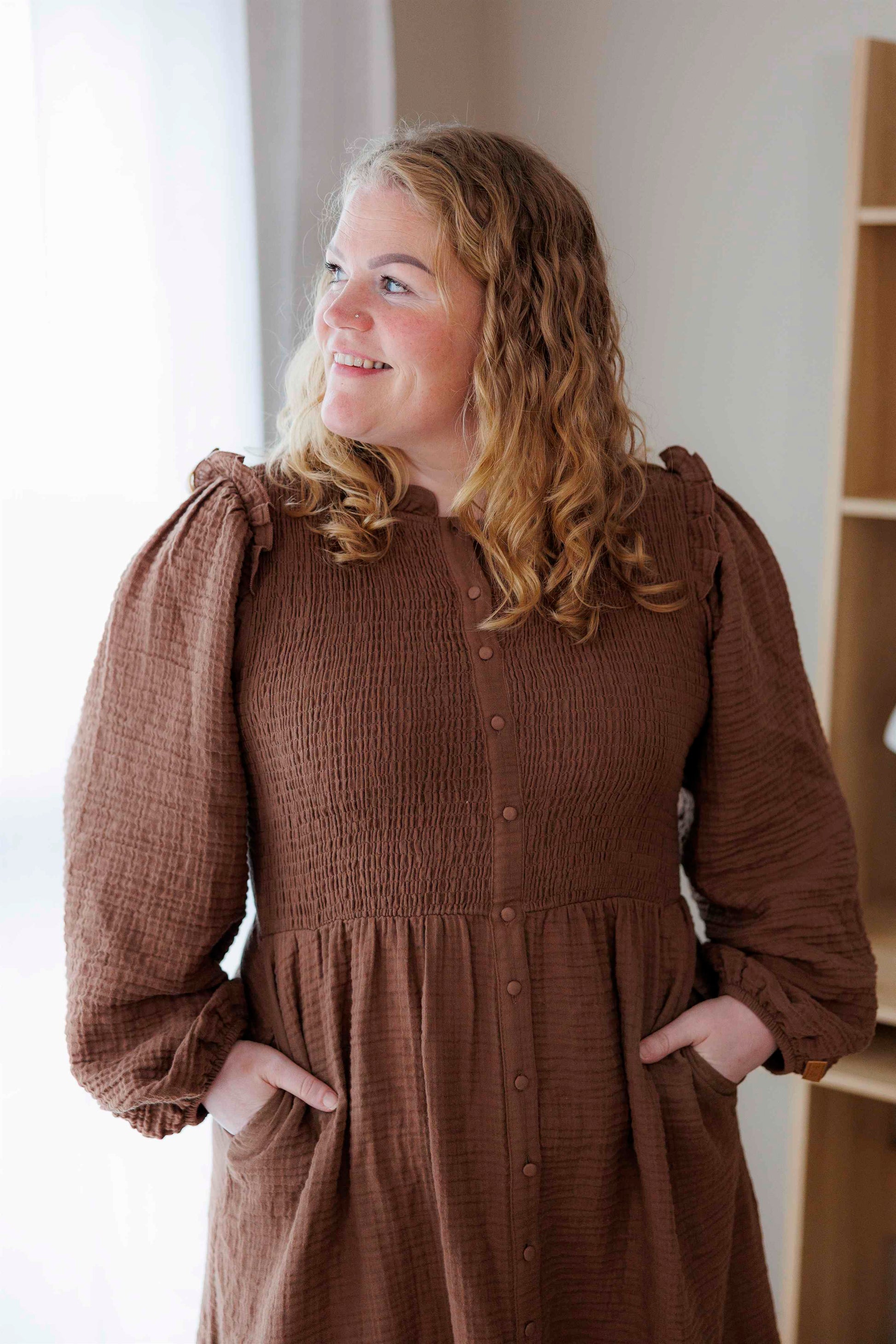 ByLien-Shop Meditate Musselin Smock Kjole - Cocoa Brown